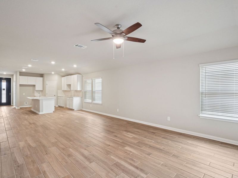 Spacious, unfurnished interior of a new home in Comanche Ridge, San Antonio (Image 11).