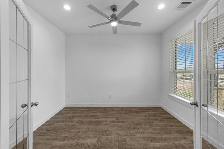 Spacious, unfurnished interior of a new home in Grand Mason Crossing, Katy (Image 18). Spacious, unfurnished interior of a new home in Grand Mason Crossing, Katy (Image 18).