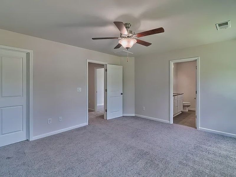 Spacious, unfurnished interior of a new home in Emanuel Creek, West Columbia (Image 10).