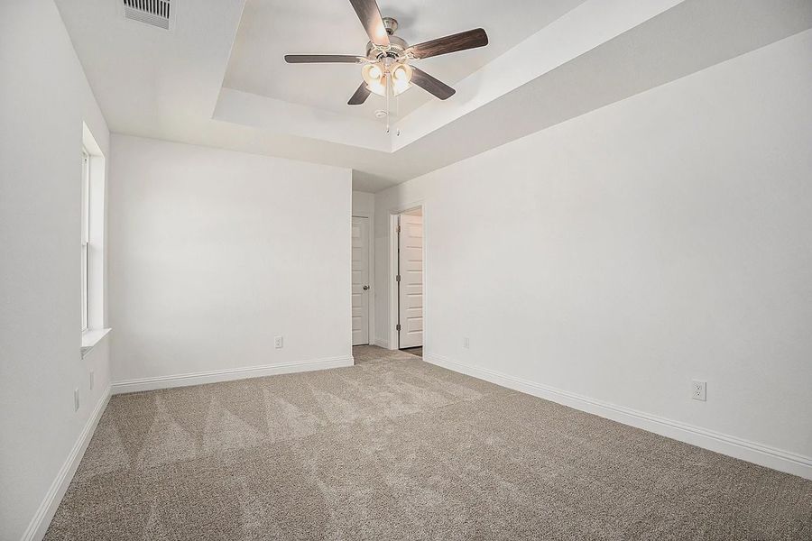 Spacious, unfurnished interior of a new home in Kiber Reserve, Angleton (Image 14).