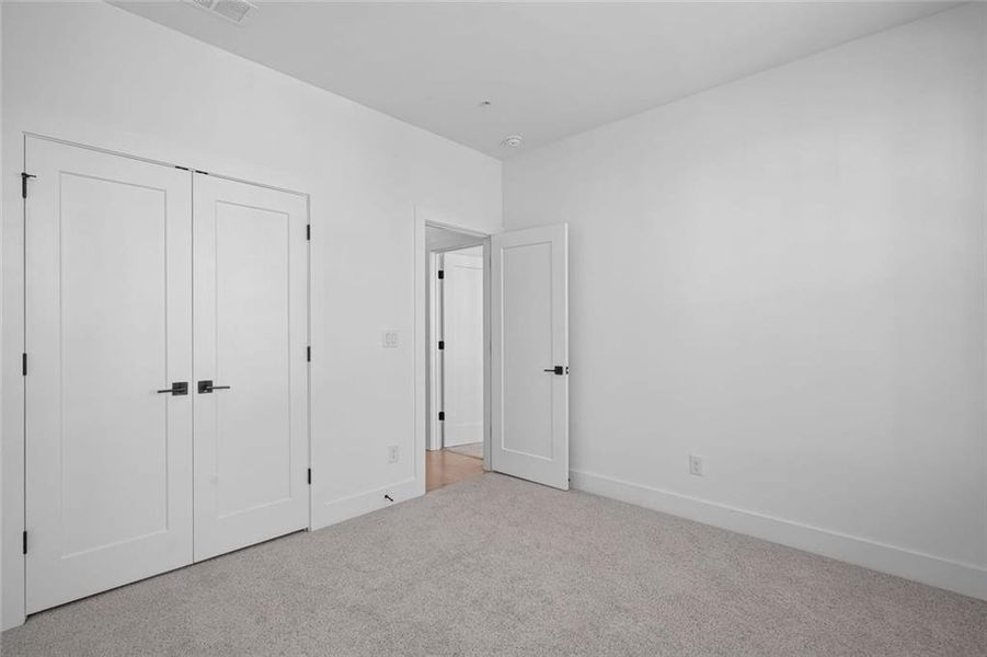 Spacious, unfurnished interior of a new home in , Alpharetta (Image 39).