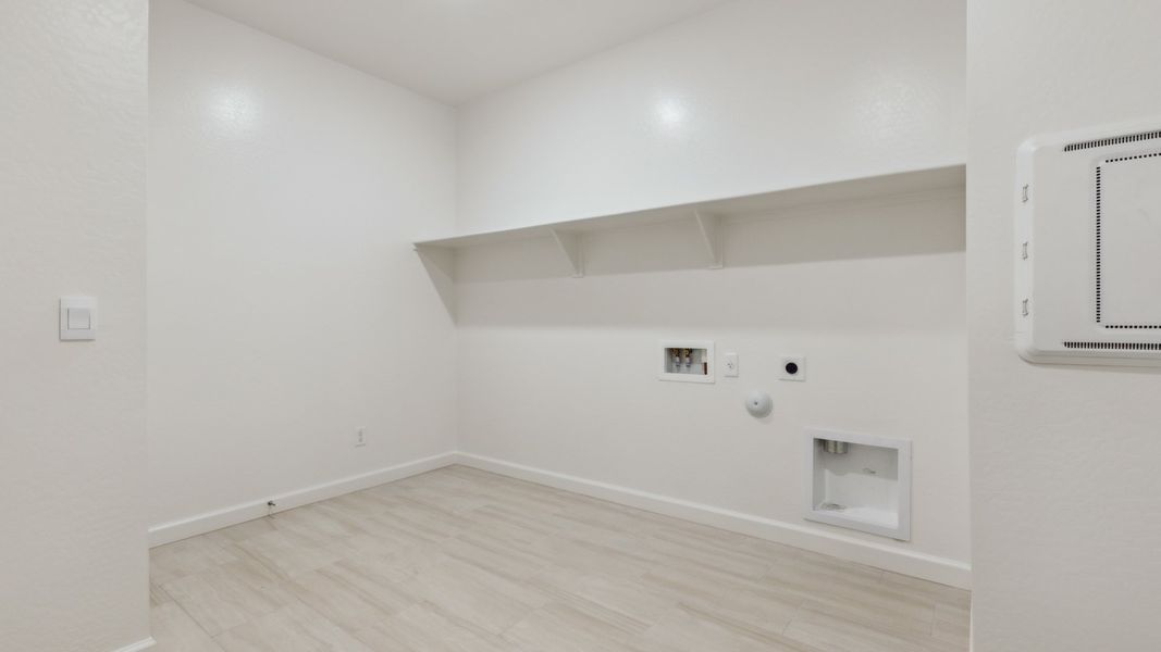 Spacious, unfurnished interior of a new home in Zanjero Pass, Waddell (Image 25).