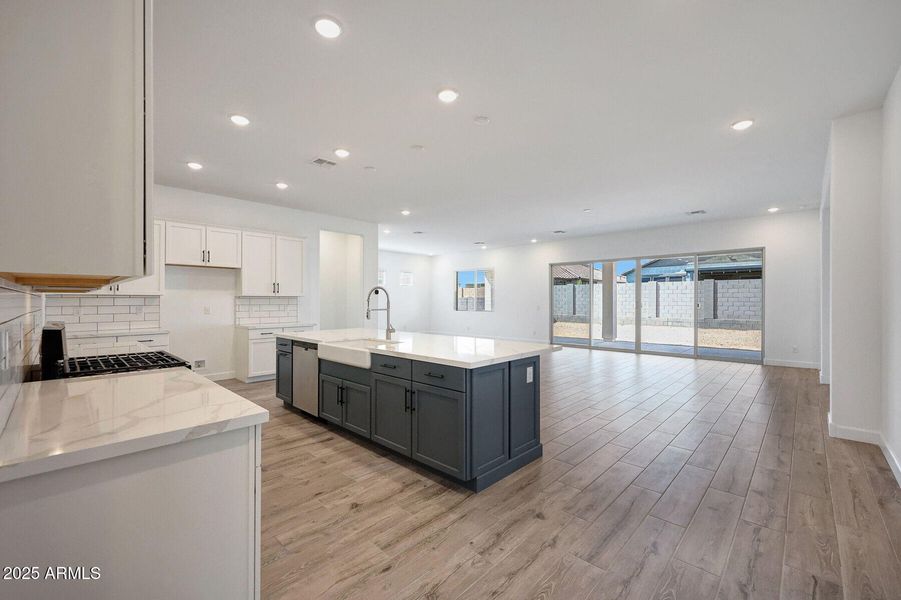 1027 Kitchen 1027 Kitchen