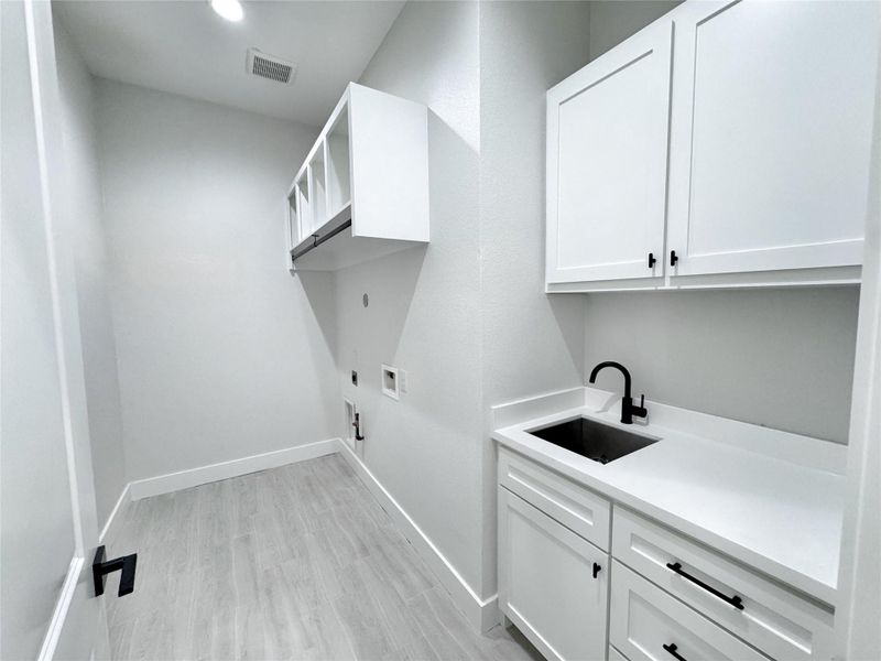 Furnished interior view inside a new home in , Splendora (Image 31).