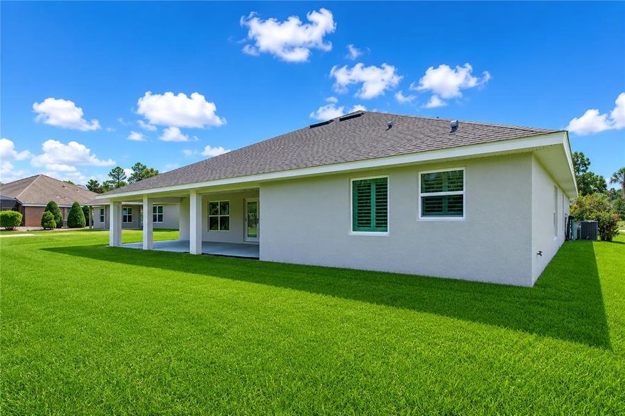 Exterior details and patio area of a home in , Dunnellon (Image 28).