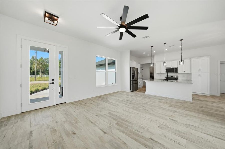 Spacious, unfurnished interior of a new home in , Arcadia (Image 21).