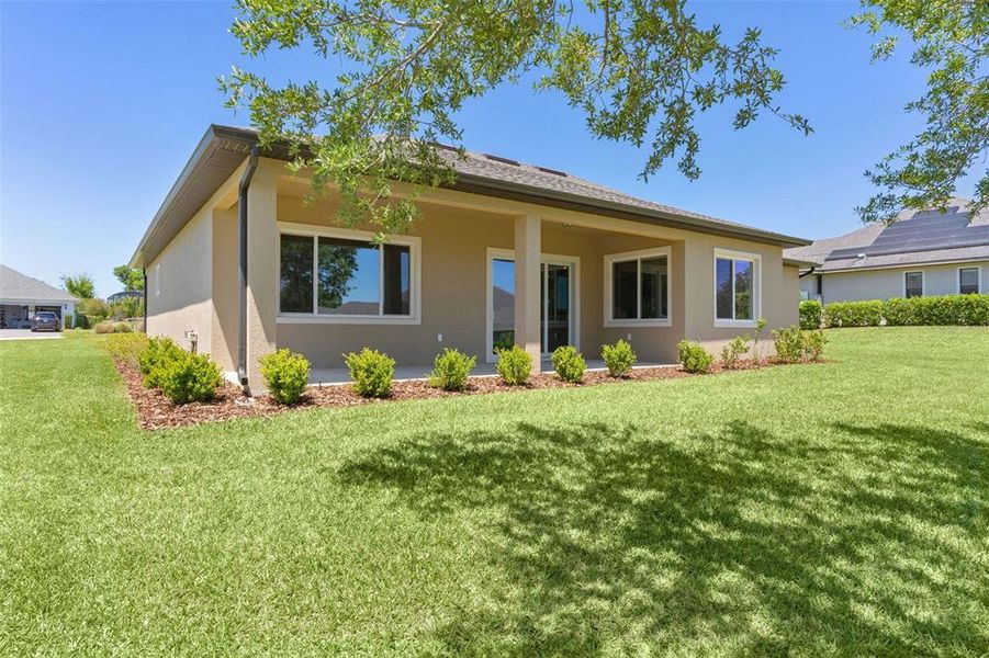 Exterior details and patio area of a home in , Lady Lake (Image 30).