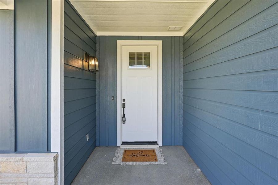 Exterior details and patio area of a home in , Tolar (Image 4).