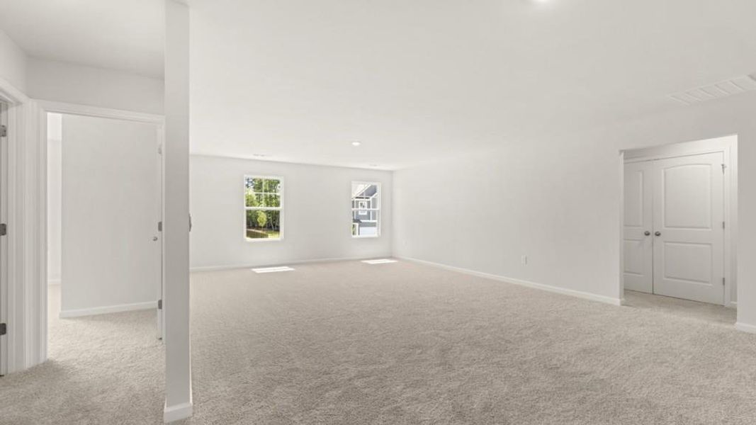 Spacious, unfurnished interior of a new home in Falcon Landing, Gainesville (Image 16).