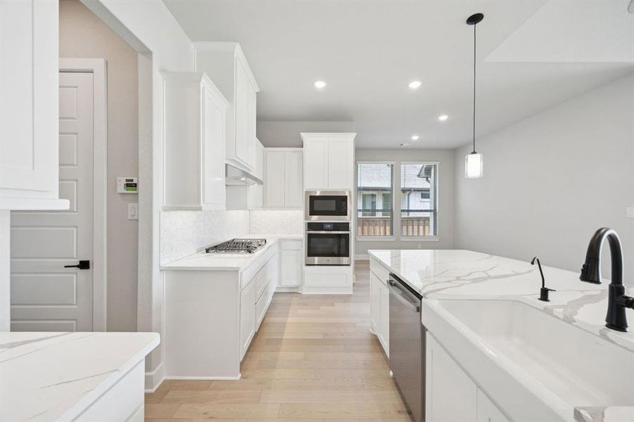 8-329Bay_009 8-329Bay_009