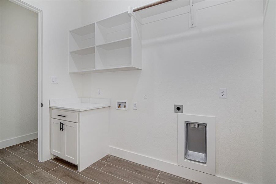 Spacious, unfurnished interior of a new home in , Grand Prairie (Image 16).