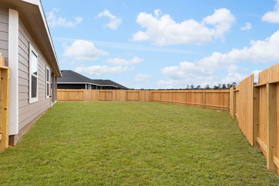 Exterior details and patio area of a home in Chapel Lakes, Montgomery (Image 3).