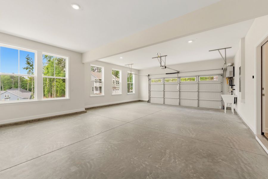 Spacious, unfurnished interior of a new home in Windsor Forest, Anderson (Image 32).