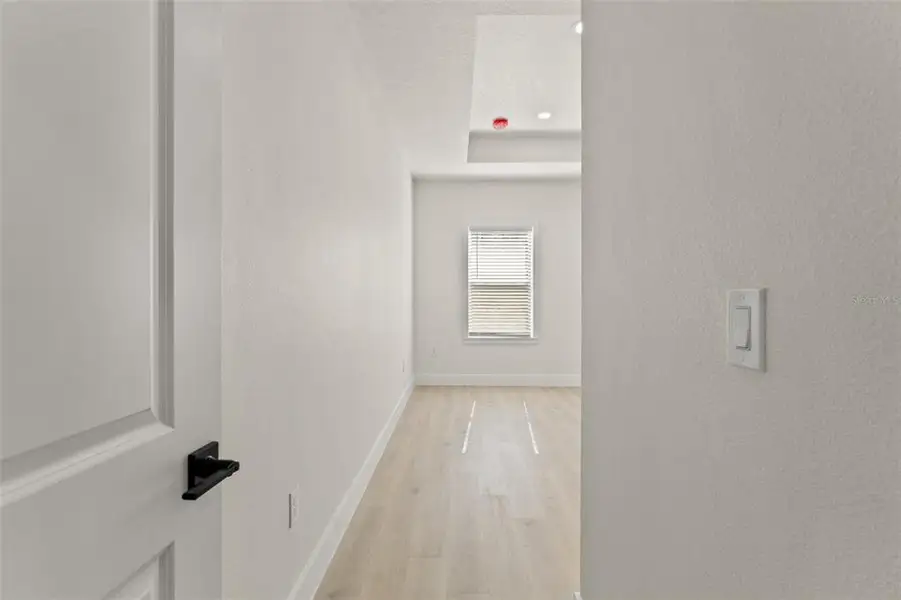 Spacious, unfurnished interior of a new home in , Weeki Wachee (Image 35).