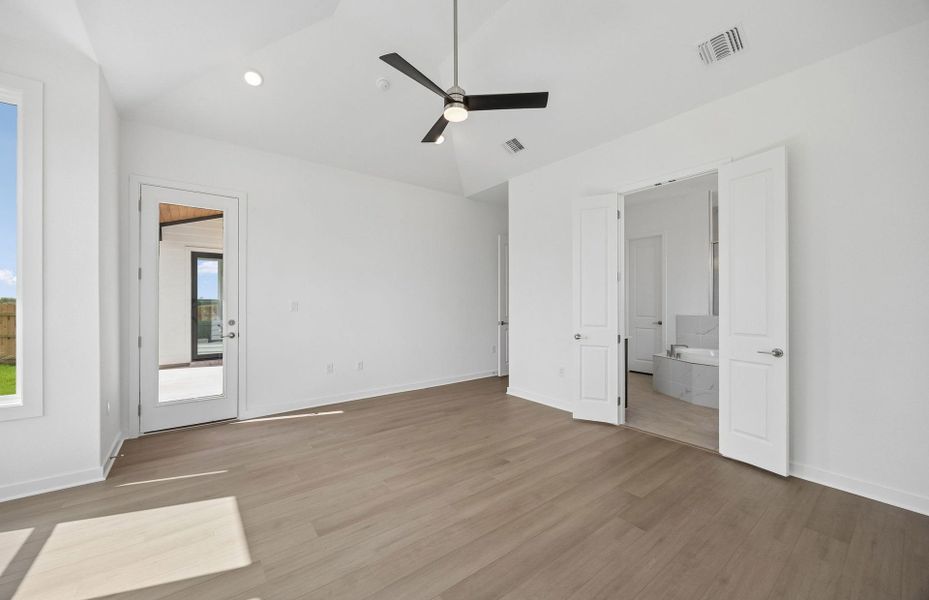 Spacious, unfurnished interior of a new home in Kuempel Farms, Pflugerville (Image 17).
