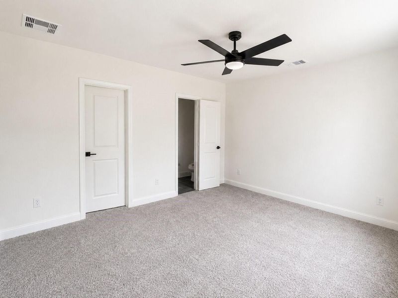 Spacious, unfurnished interior of a new home in , Dayton (Image 5).