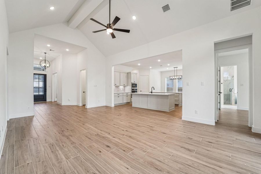 Spacious, unfurnished interior of a new home in Evergreen, Conroe (Image 13). Spacious, unfurnished interior of a new home in Evergreen, Conroe (Image 13).