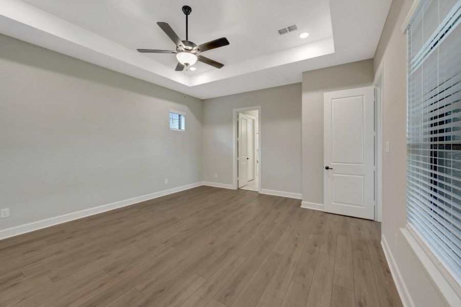 Spacious, unfurnished interior of a new home in Riceland - Enclave Row Collection, Mont Belvieu (Image 18).