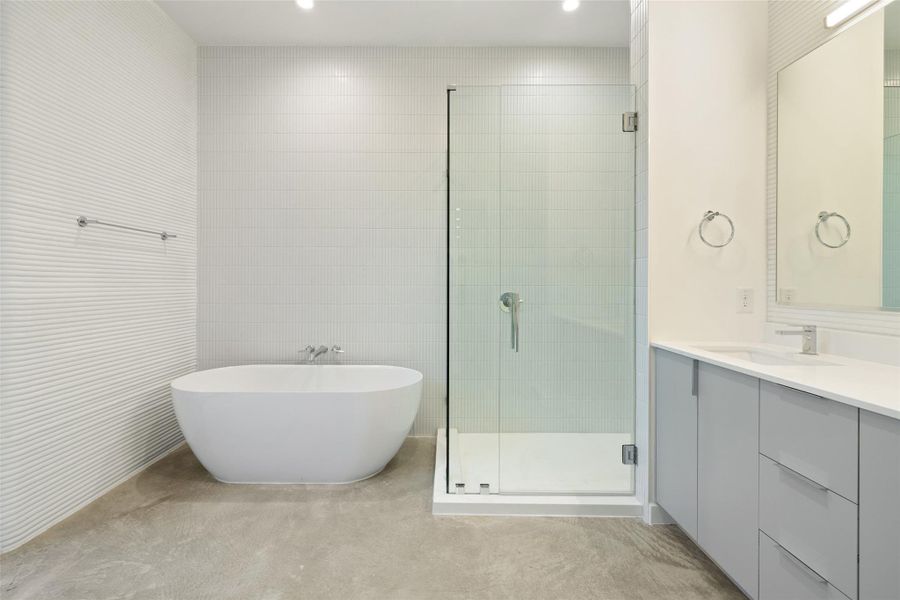 Furnished interior view inside a new home in Wimberley Springs, Wimberley (Image 17).