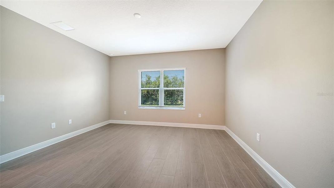 Spacious, unfurnished interior of a new home in Windward, Lakewood Ranch (Image 19).