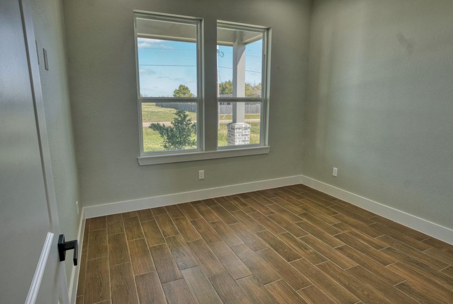 Spacious, unfurnished interior of a new home in , Angleton (Image 39).