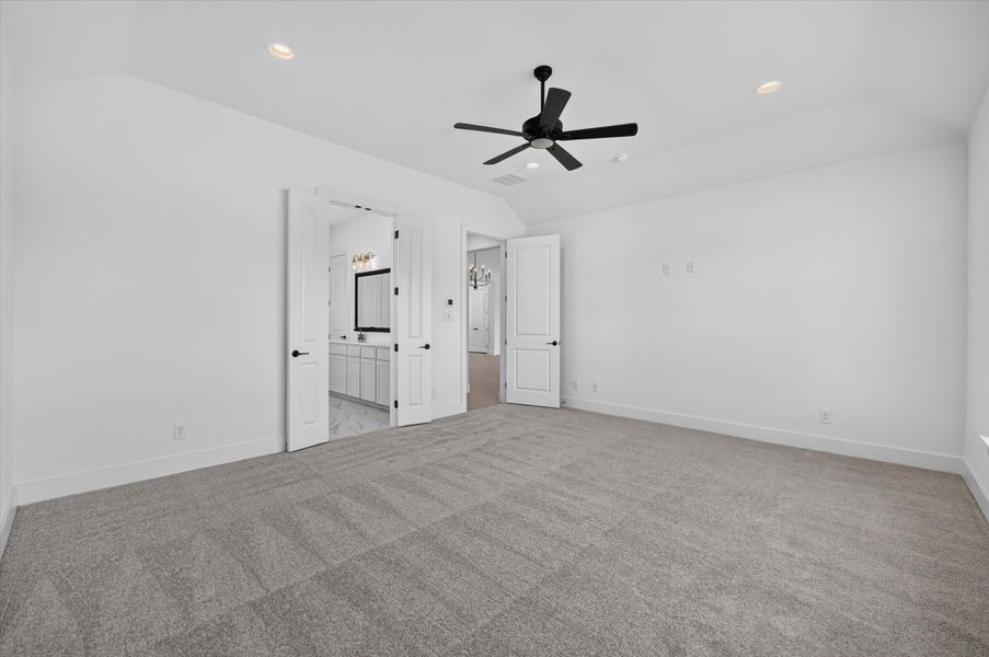 Spacious, unfurnished interior of a new home in Paloma Ranches, Justin (Image 27).