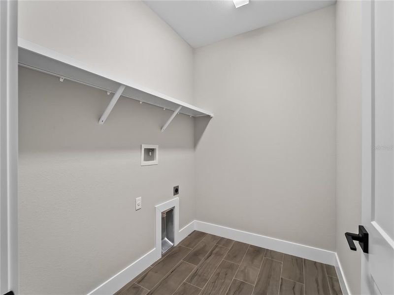 Spacious, unfurnished interior of a new home in , Port Charlotte (Image 49).