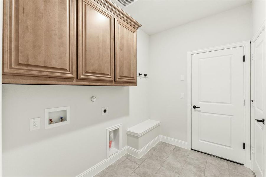 Furnished interior view inside a new home in Liberty, Melissa (Image 14).