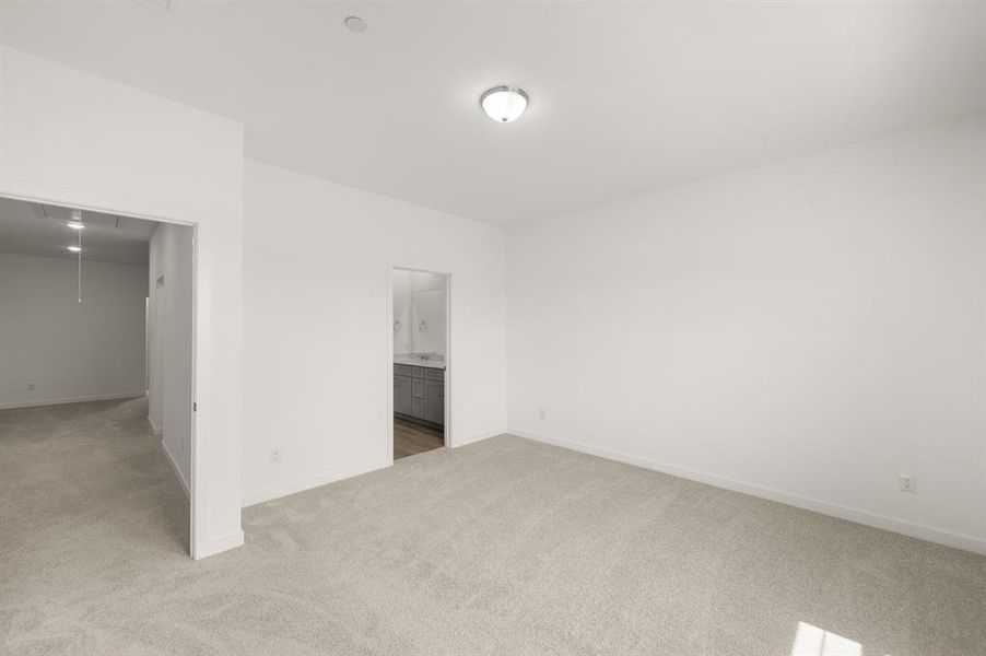 Spacious, unfurnished interior of a new home in The Pointe at Capp Smith Lake, Watauga (Image 33).