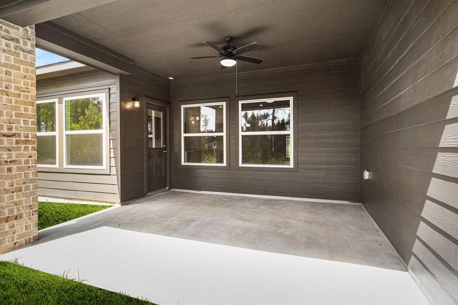 Exterior details and patio area of a home in Deer Pines, Conroe (Image 24).