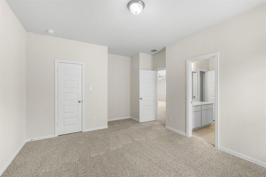 Spacious, unfurnished interior of a new home in Southern Pointe, College Station (Image 15). Spacious, unfurnished interior of a new home in Southern Pointe, College Station (Image 15).