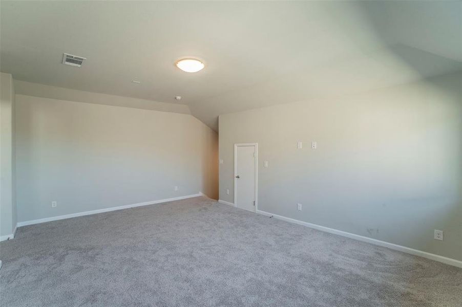 Spacious, unfurnished interior of a new home in , Aubrey (Image 22).