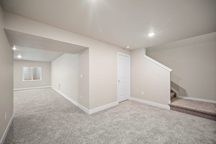 Spacious, unfurnished interior of a new home in Aspen Ranch, Fountain (Image 27).