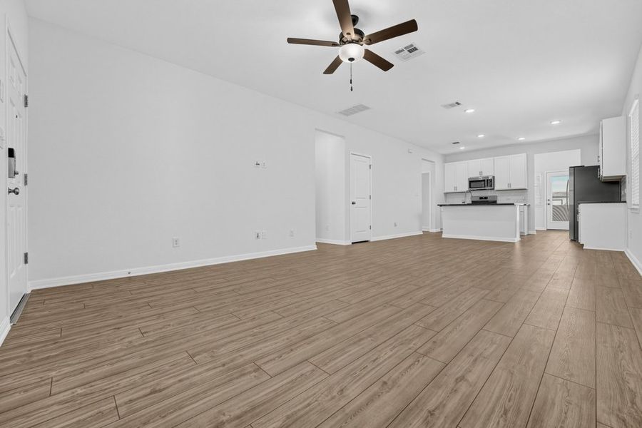 Spacious, unfurnished interior of a new home in Emory Crossing, Hutto (Image 14). Spacious, unfurnished interior of a new home in Emory Crossing, Hutto (Image 14).