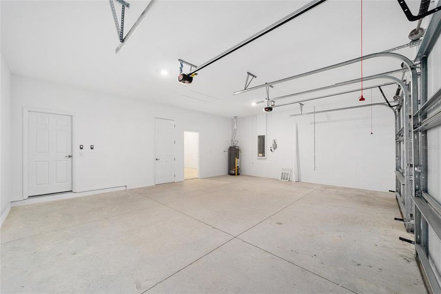 Spacious, unfurnished interior of a new home in Calesa Township, Ocala (Image 44).