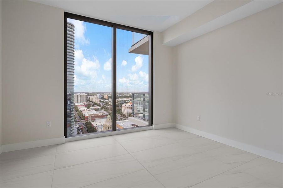 Spacious, unfurnished interior of a new home in , St. Petersburg (Image 16).