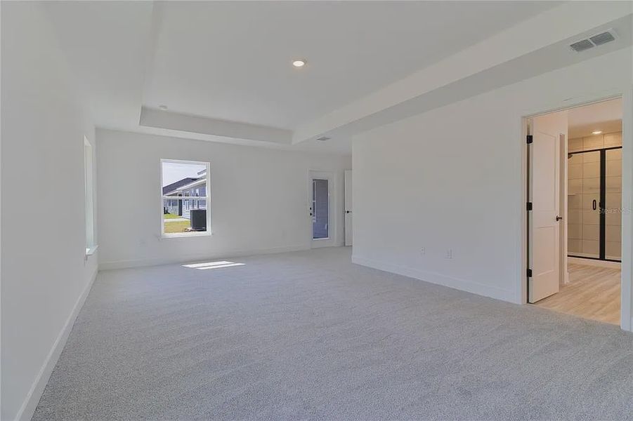 Spacious, unfurnished interior of a new home in Briarwood, Alachua (Image 12).