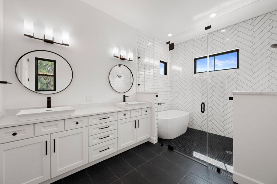 Furnished interior view inside a new home in , Horseshoe Bay (Image 11).