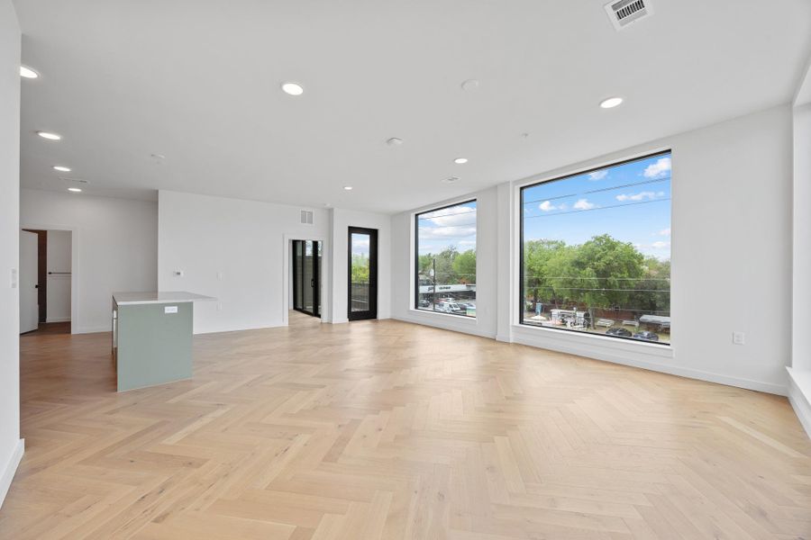 Spacious, unfurnished interior of a new home in , Austin (Image 16).
