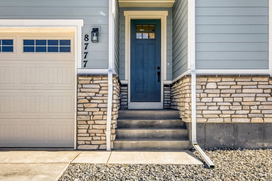 8777 San Diego - Front Entryway