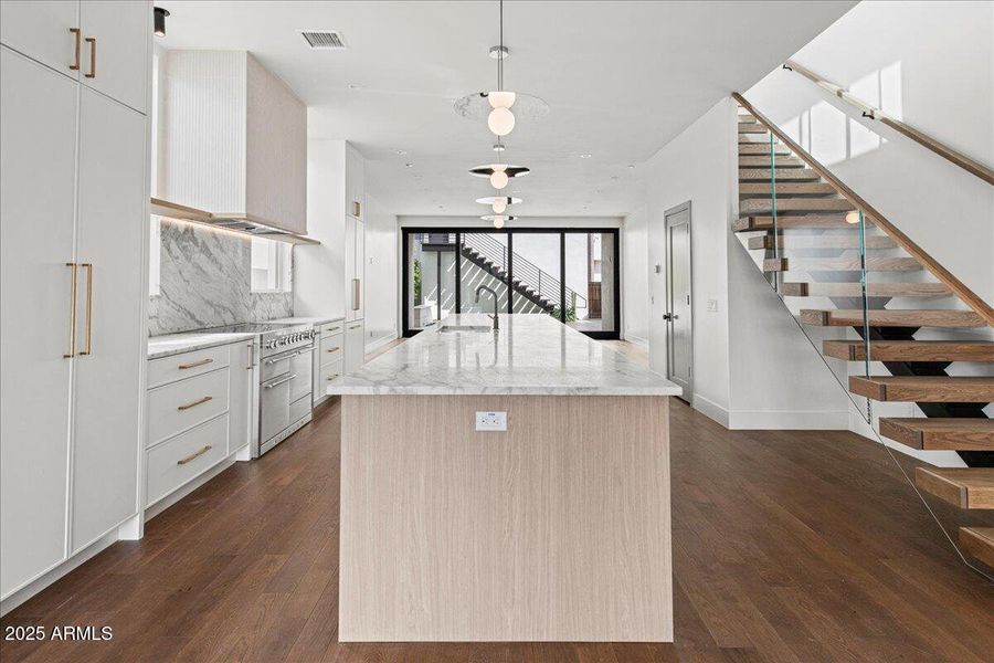 06-6918 E 2nd St 06 06-6918 E 2nd St 06