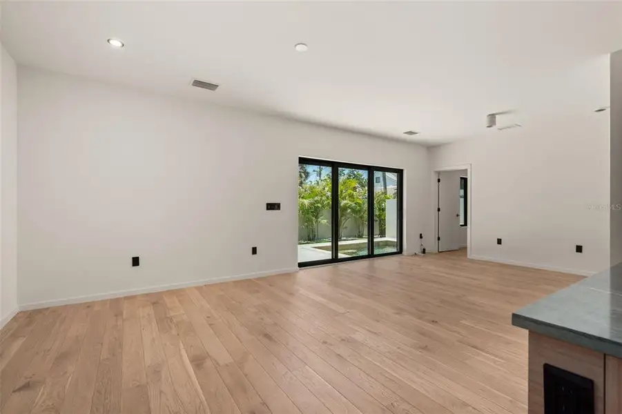 Spacious, unfurnished interior of a new home in , Sarasota (Image 63).