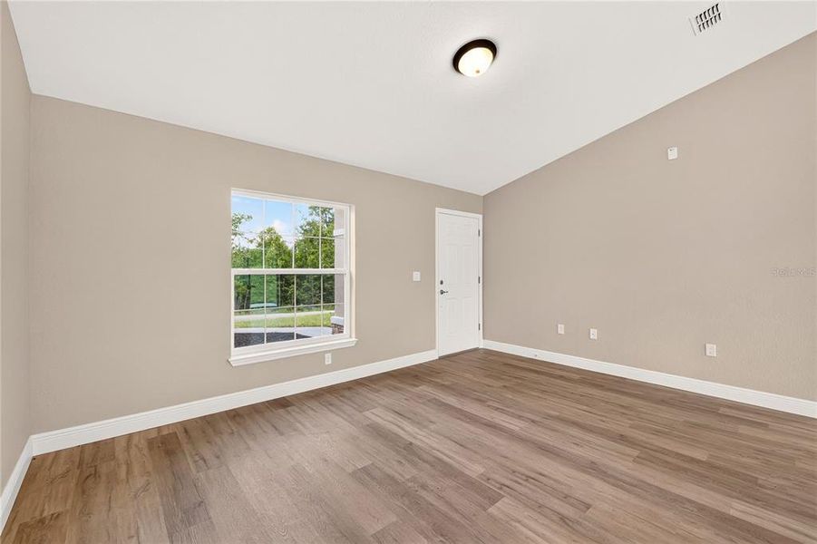 Spacious, unfurnished interior of a new home in , Dunnellon (Image 51).