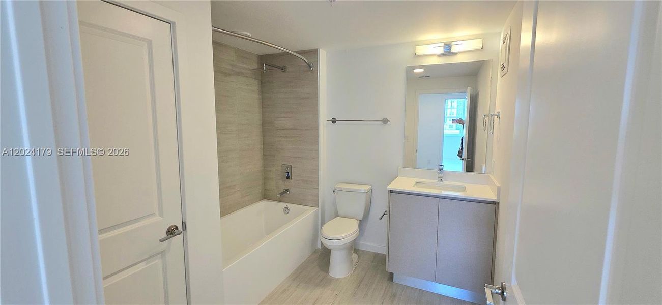 Furnished interior view inside a new home in , Orlando (Image 10).