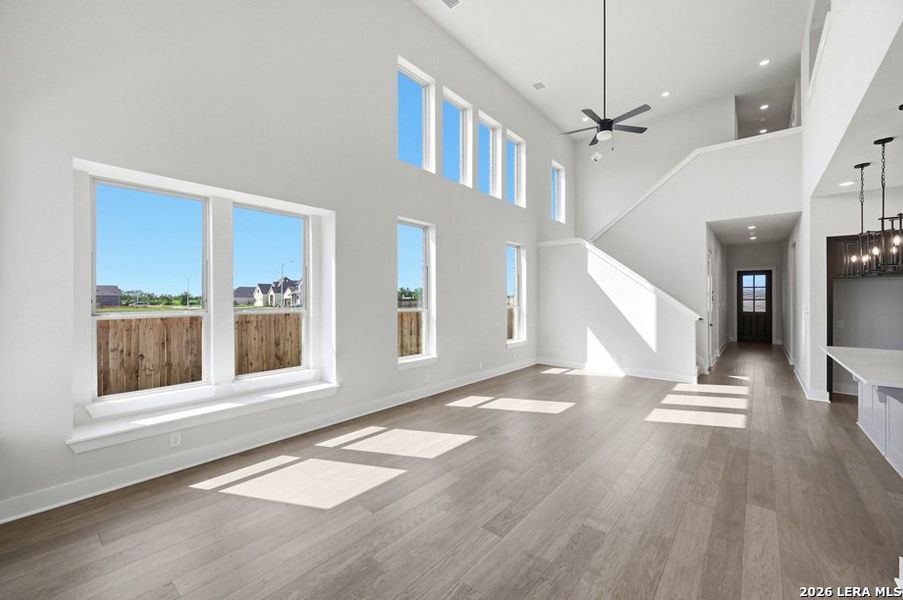 Spacious, unfurnished interior of a new home in Venado Crossing, Cibolo (Image 15).