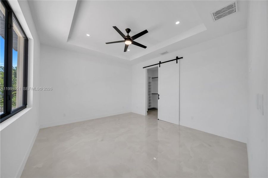 Spacious, unfurnished interior of a new home in , Lehigh Acres (Image 36).