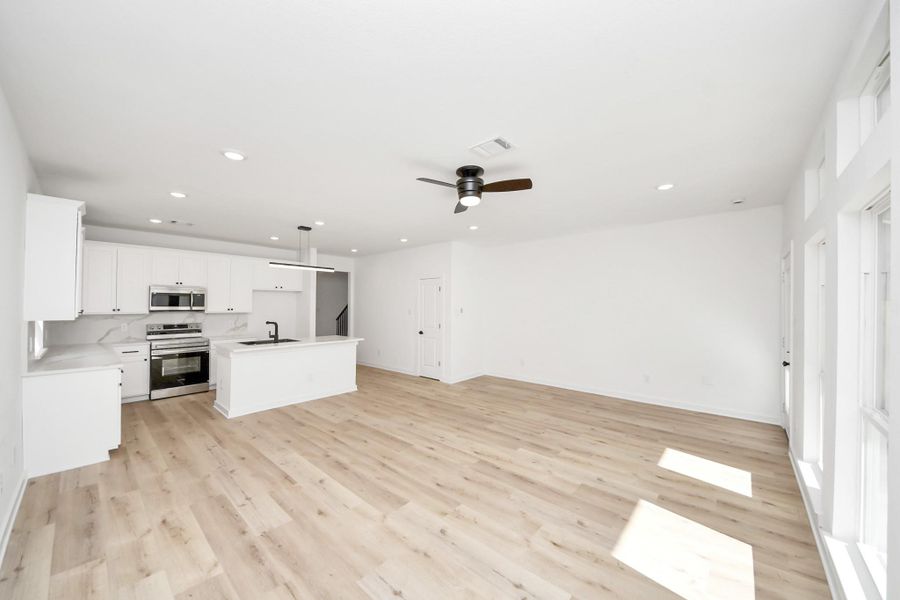 Spacious, unfurnished interior of a new home in , Houston (Image 35).