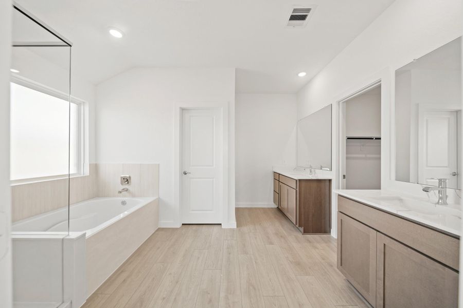 Furnished interior view inside a new home in Riverside Estates, Mont Belvieu (Image 5).