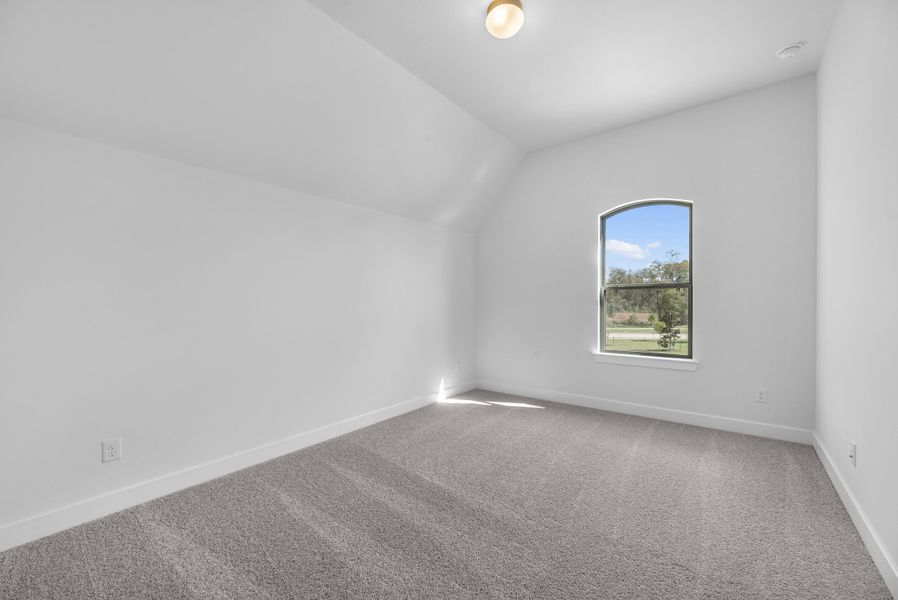 Spacious, unfurnished interior of a new home in Sienna, Missouri City (Image 23).