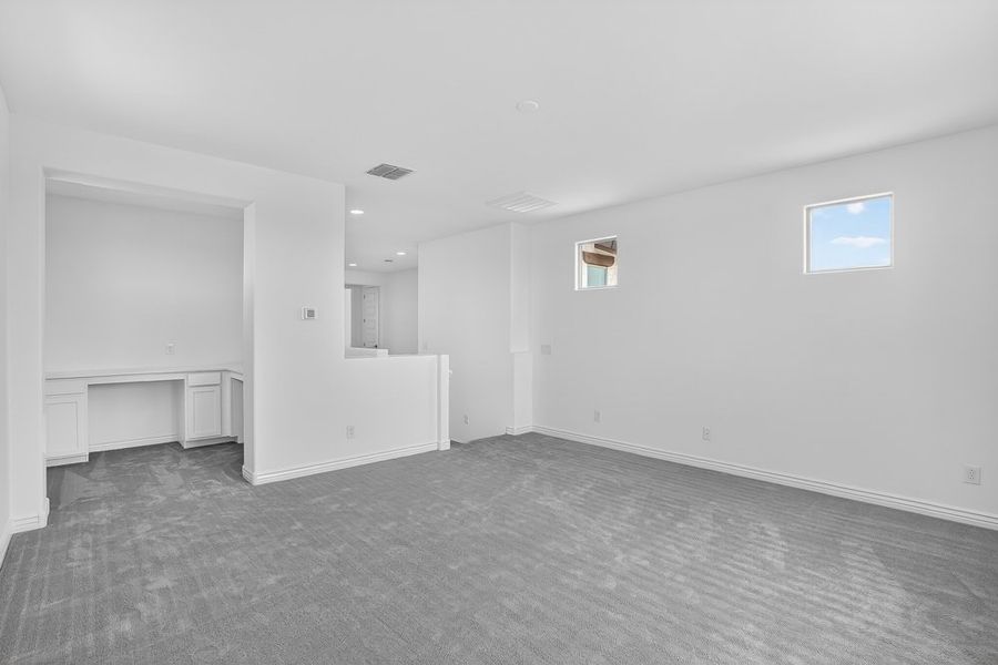 Spacious, unfurnished interior of a new home in Hawes Crossing, Mesa (Image 23).